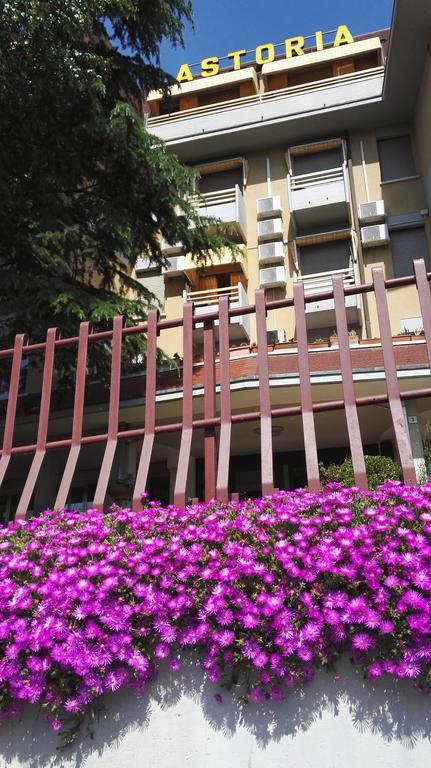 Hotel Astoria Tabiano Terme Exteriör bild