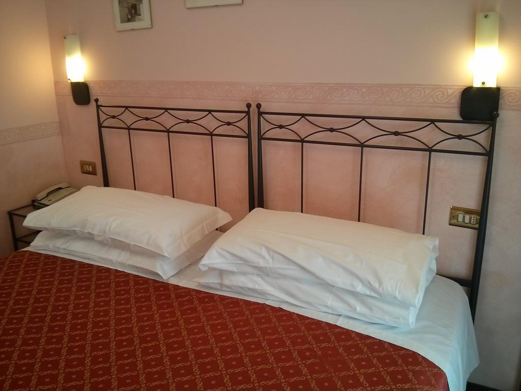 Hotel Astoria Tabiano Terme Rum bild